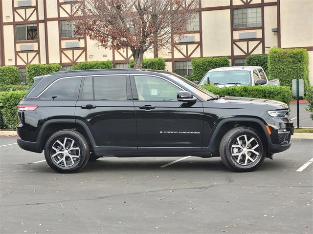 Used 2024 Jeep Grand Cherokee Limited image 4