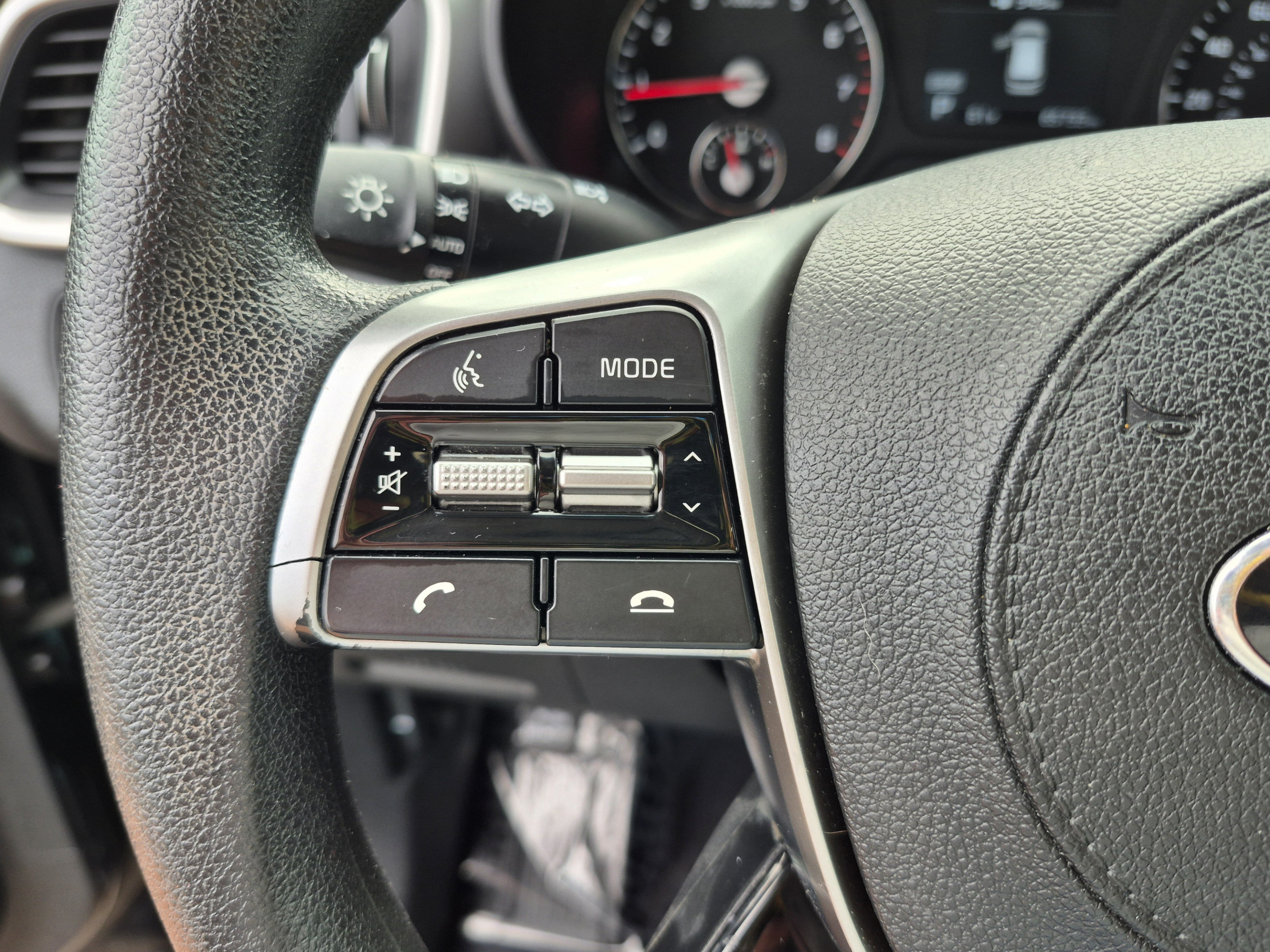 Used 2019 Kia Sorento L FWD image 28