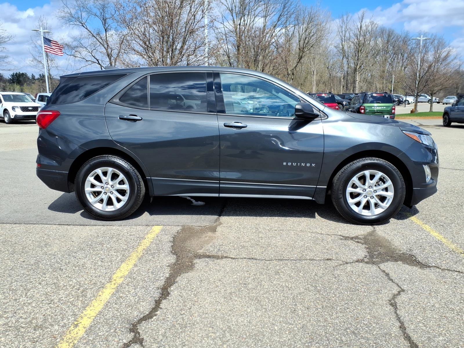 Used 2019 Chevrolet Equinox LS w/ LS Convenience Package FWD image 9