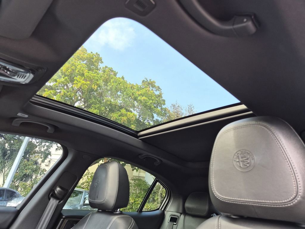 Used 2022 Alfa Romeo Stelvio Ti image 22