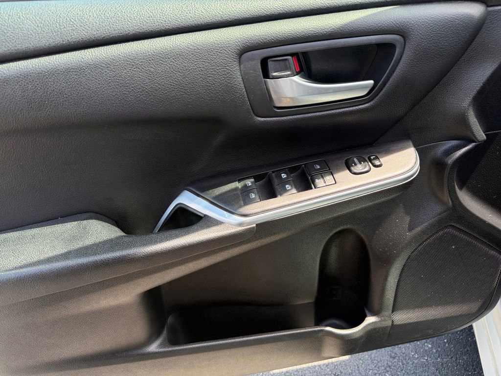 Used 2017 Toyota Camry SE FWD image 26
