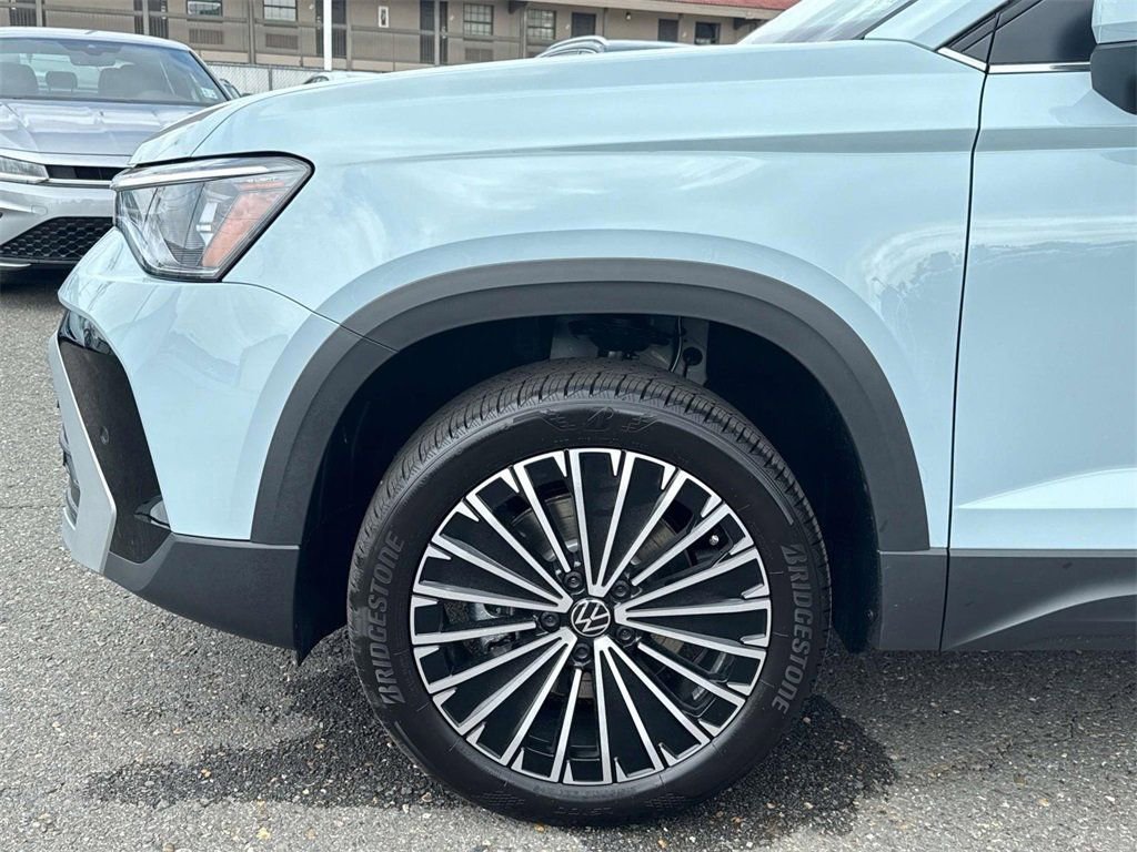 New 2025 Volkswagen Taos SE image 5