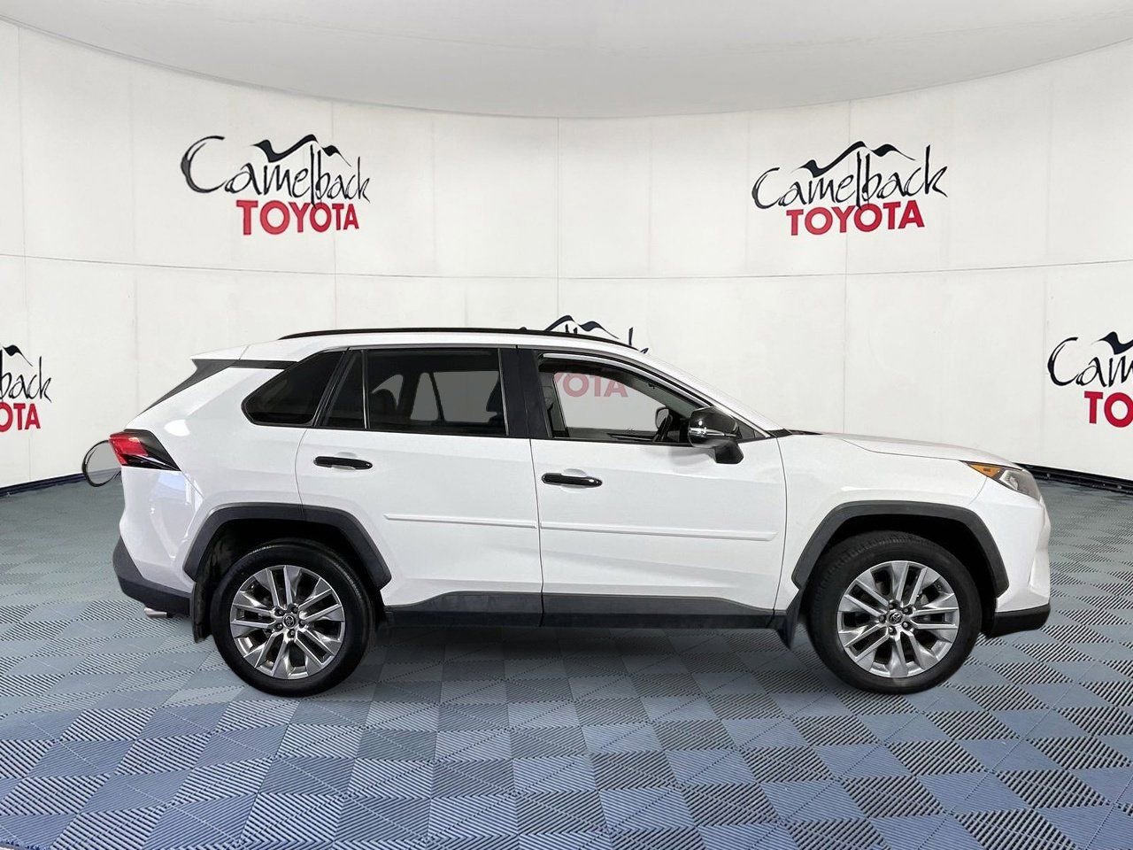 Used 2019 Toyota RAV4 XLE Premium w/ Cold Weather Package AWD/4WD image 9