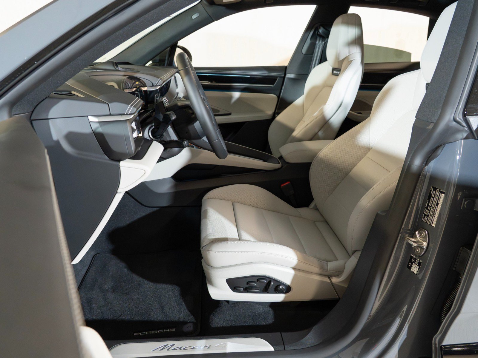 New 2026 Porsche Macan 4 Electric AWD/4WD image 17