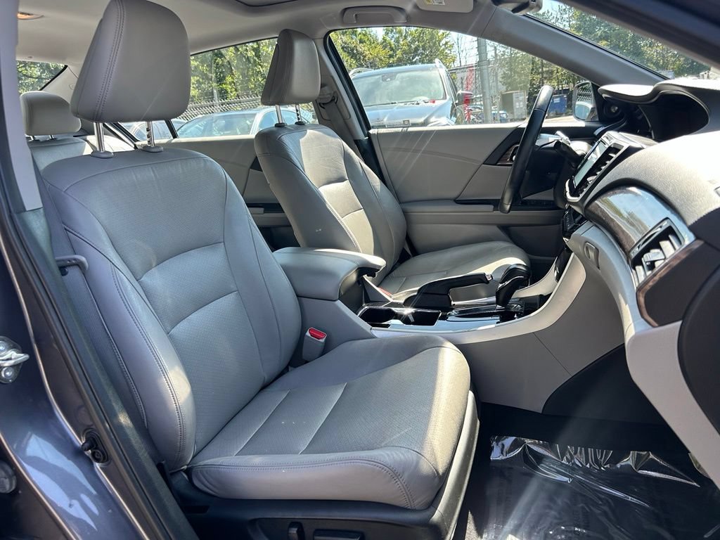 Used 2017 Honda Accord EX-L image 11