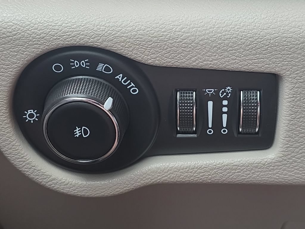 Used 2023 Chrysler Pacifica Touring-L FWD image 26