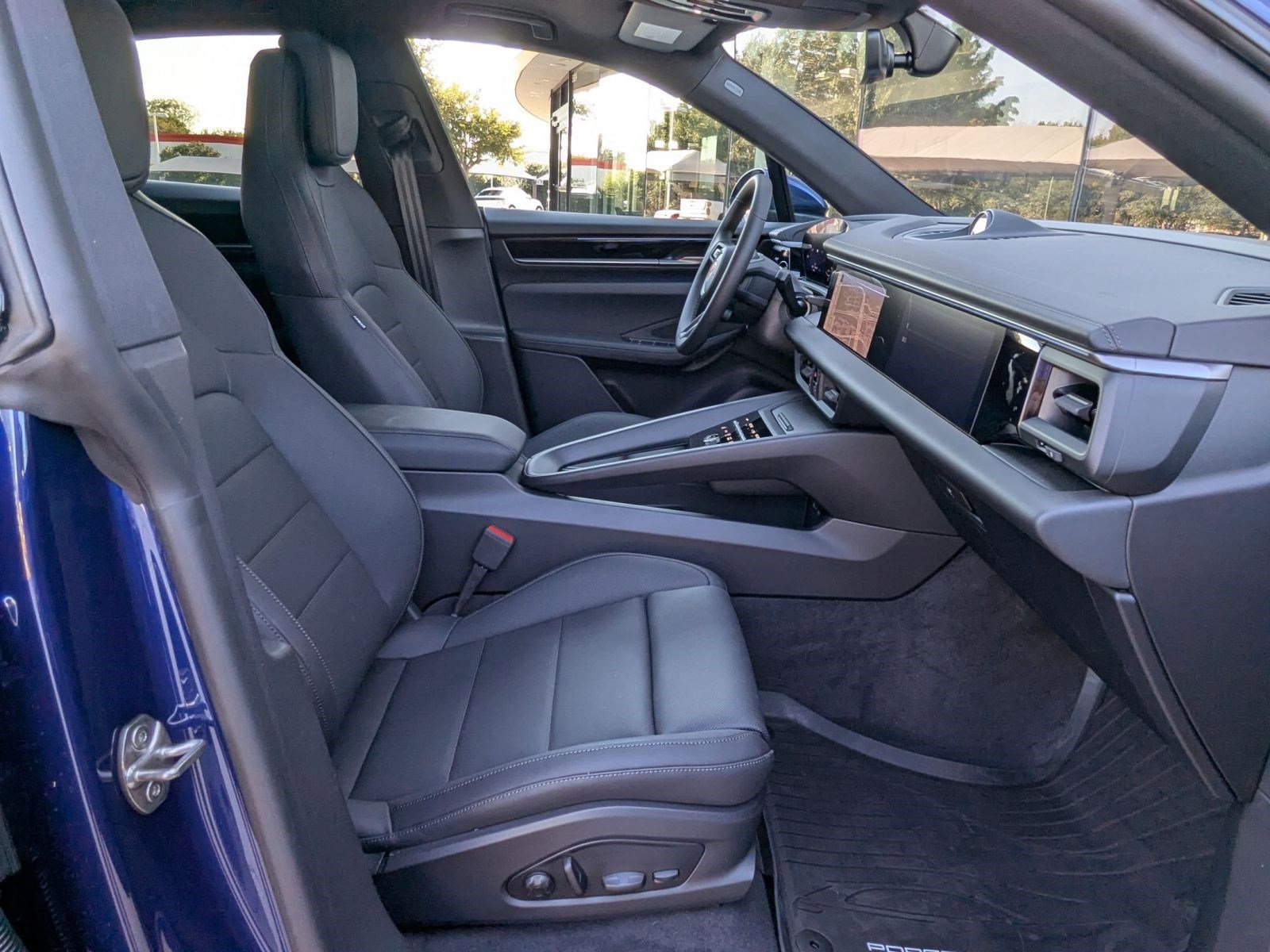 New 2025 Porsche Macan 4 Electric image 25