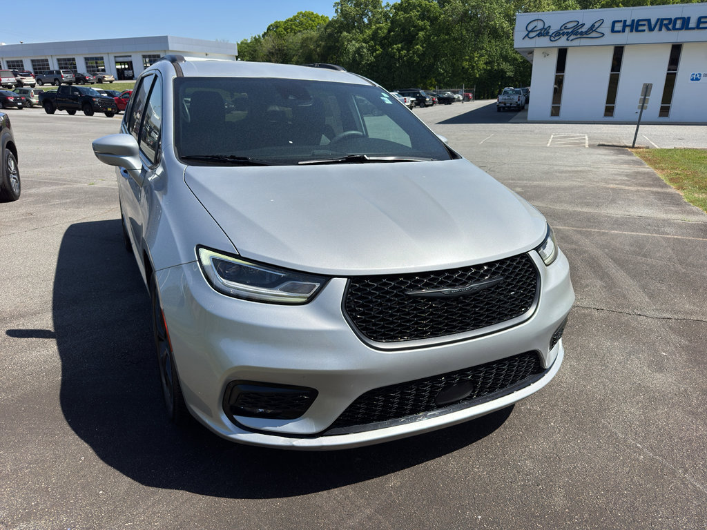 Used 2022 Chrysler Pacifica Touring-L w/ S Appearance Package FWD image 2
