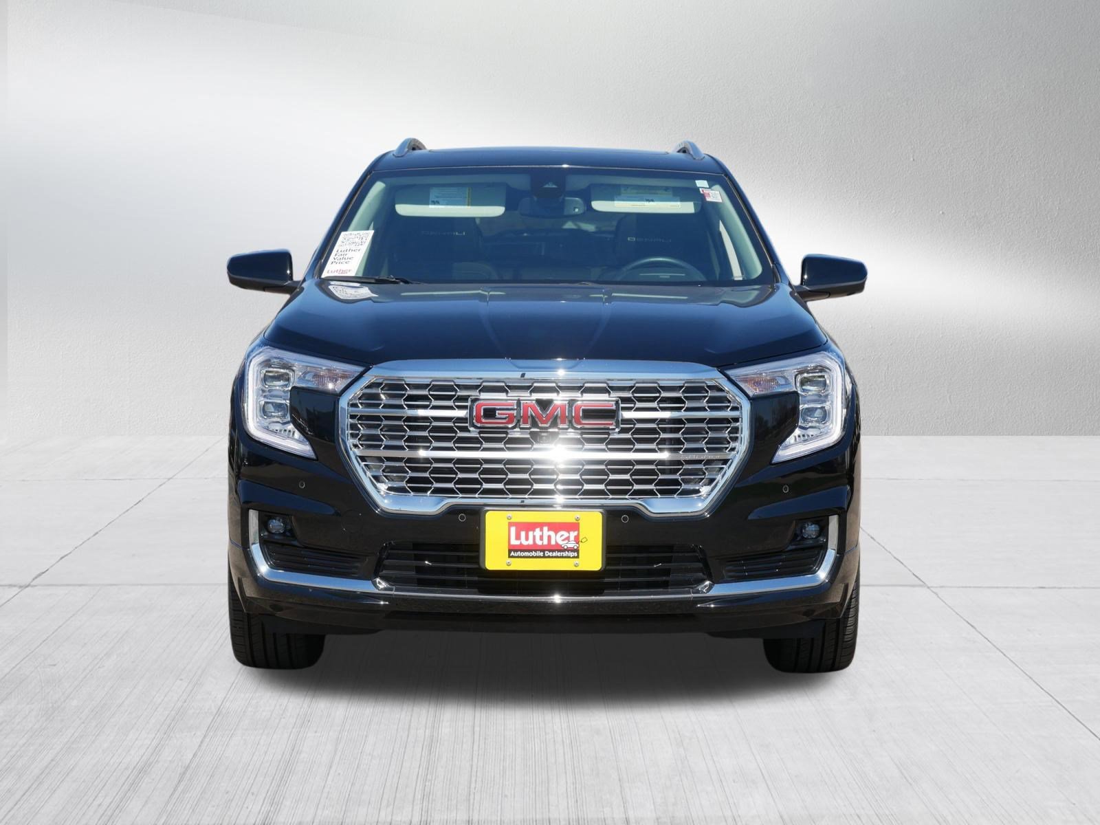 Used 2023 GMC Terrain Denali w/ Black Diamond Edition AWD/4WD image 2
