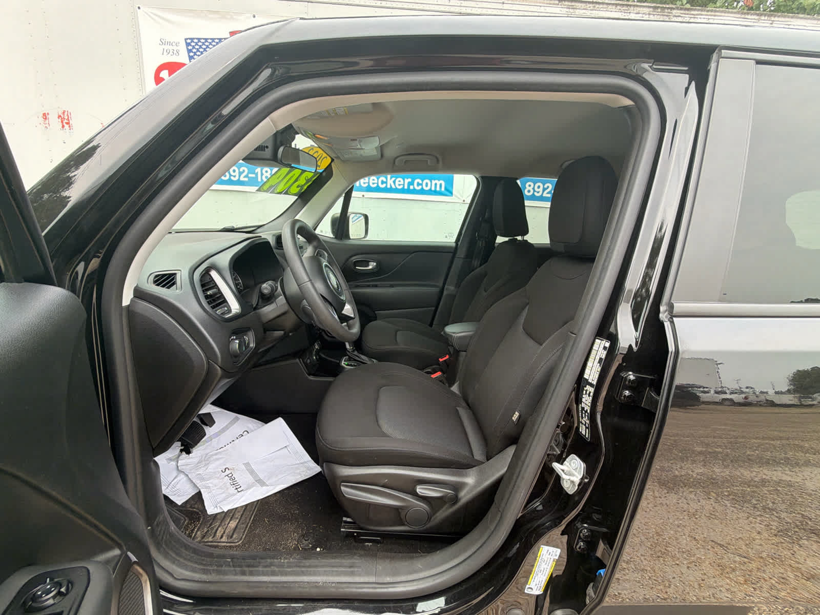 Used 2023 Jeep Renegade Latitude AWD/4WD image 19
