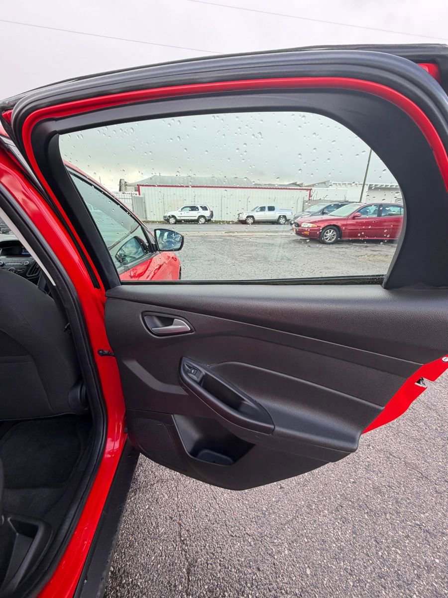 Used 2015 Ford Focus SE image 18