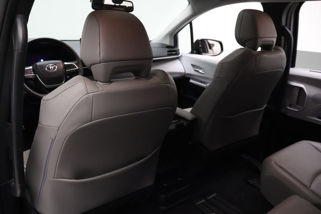 Certified 2025 Toyota Sienna XLE FWD image 19