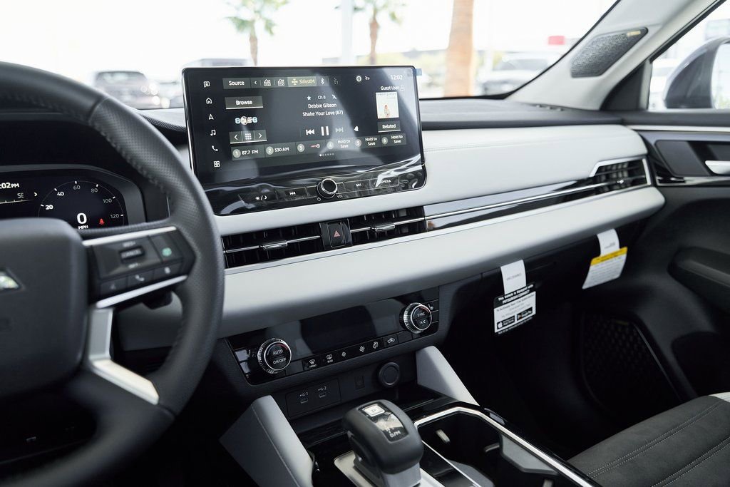 Used 2025 Mitsubishi Outlander SE FWD image 42