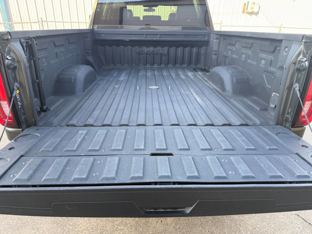 Used 2023 GMC Sierra 2500 AT4 image 8