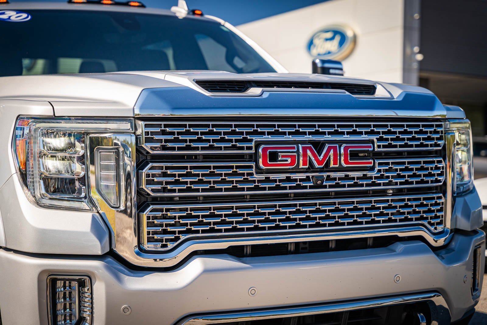 Used 2020 GMC Sierra 2500 Denali w/ Technology Package image 2