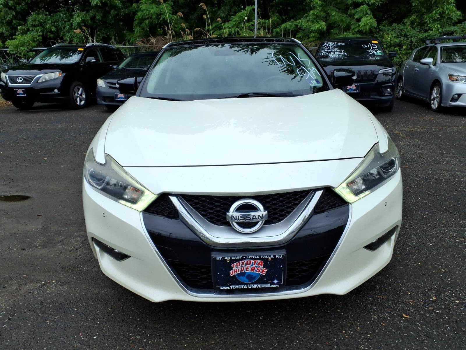 Used 2017 Nissan Maxima Platinum w/ Medallion Package FWD image 2