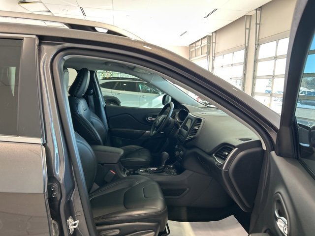 Used 2019 Jeep Cherokee Latitude Plus w/ Cold Weather Group image 17