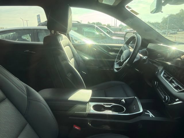 Used 2025 Chevrolet Equinox LT w/ Convenience Package II FWD image 6