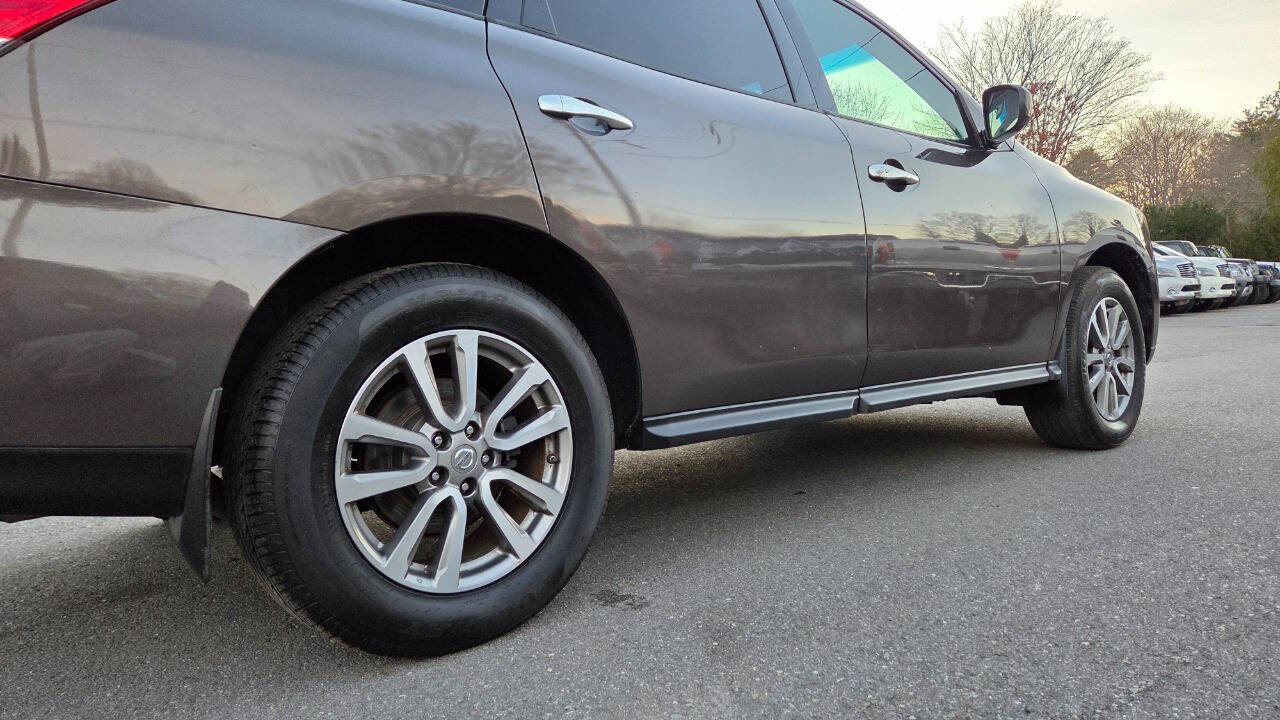 Used 2015 Nissan Pathfinder SV w/ Cargo Package image 15