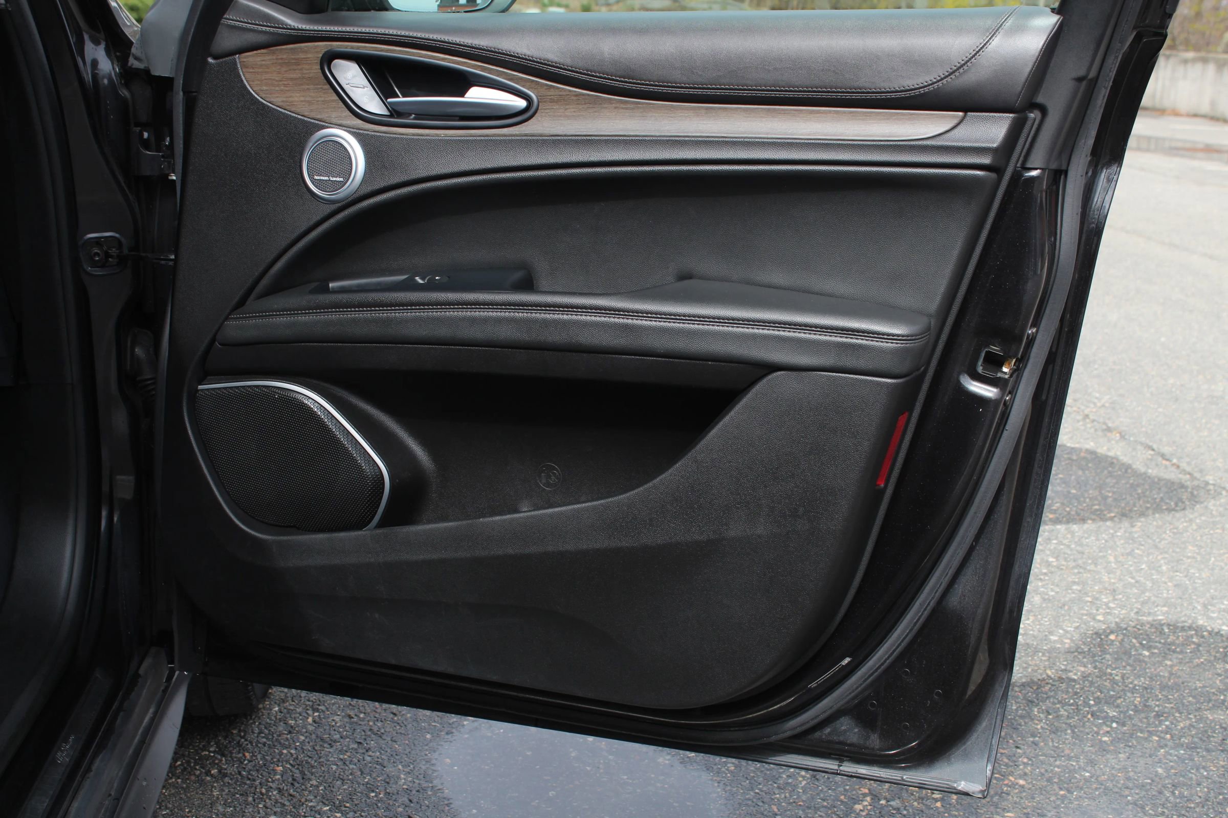 Used 2019 Alfa Romeo Stelvio Ti Lusso w/ Quick Order Package 22X Lusso AWD/4WD image 18