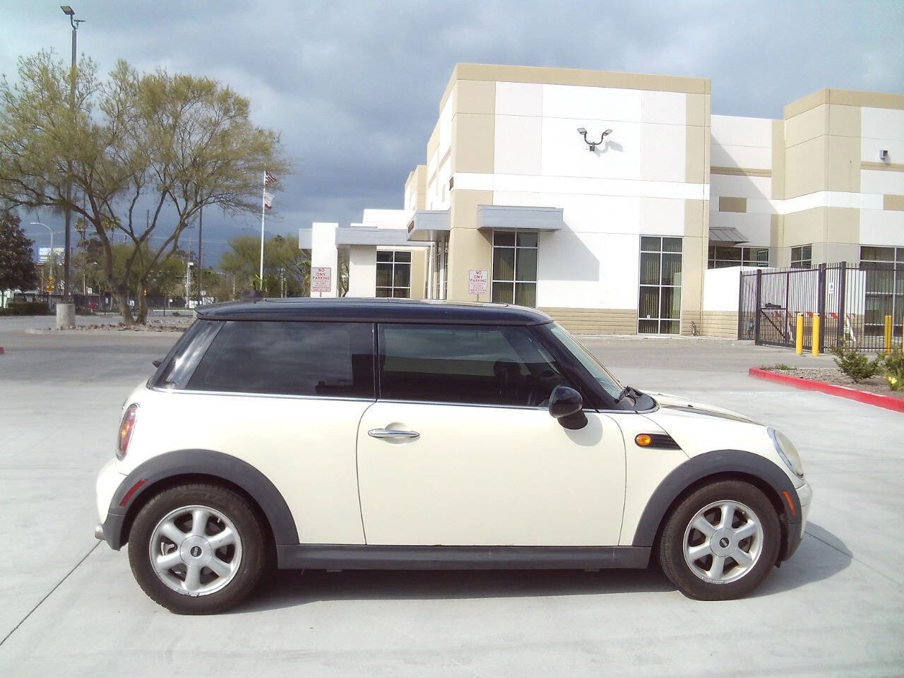 Used 2010 MINI Cooper Hardtop image 9