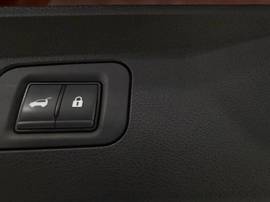 Used 2025 INFINITI QX80 Sensory image 31