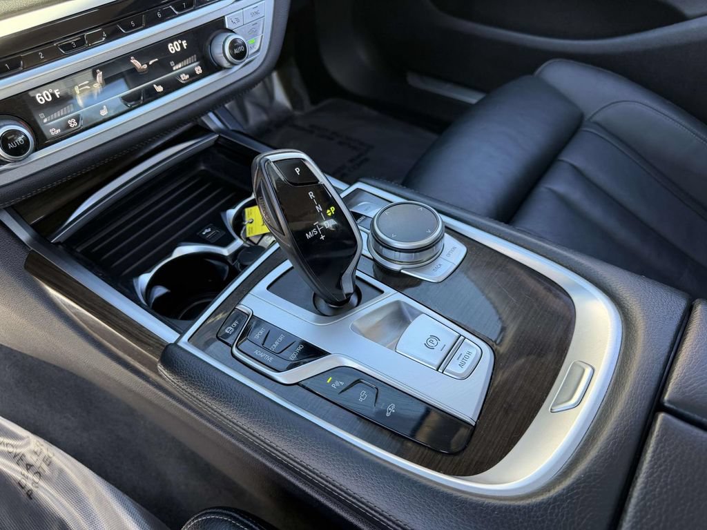 Used 2022 BMW 740i xDrive AWD/4WD image 30