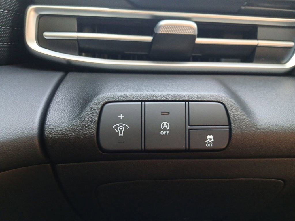 Used 2025 Hyundai Elantra SE FWD image 21