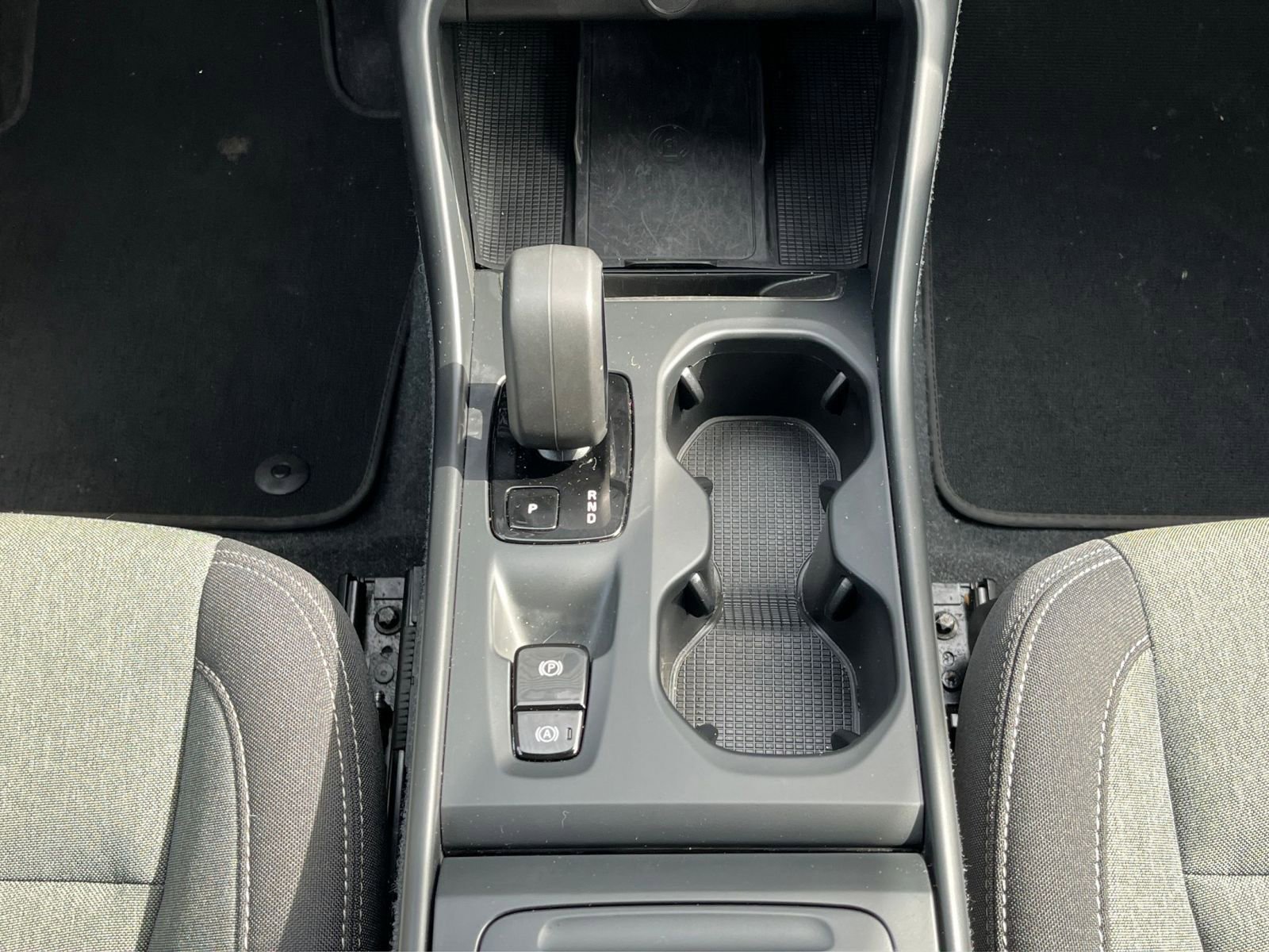 Used 2024 Volvo XC40 B5 Core image 37