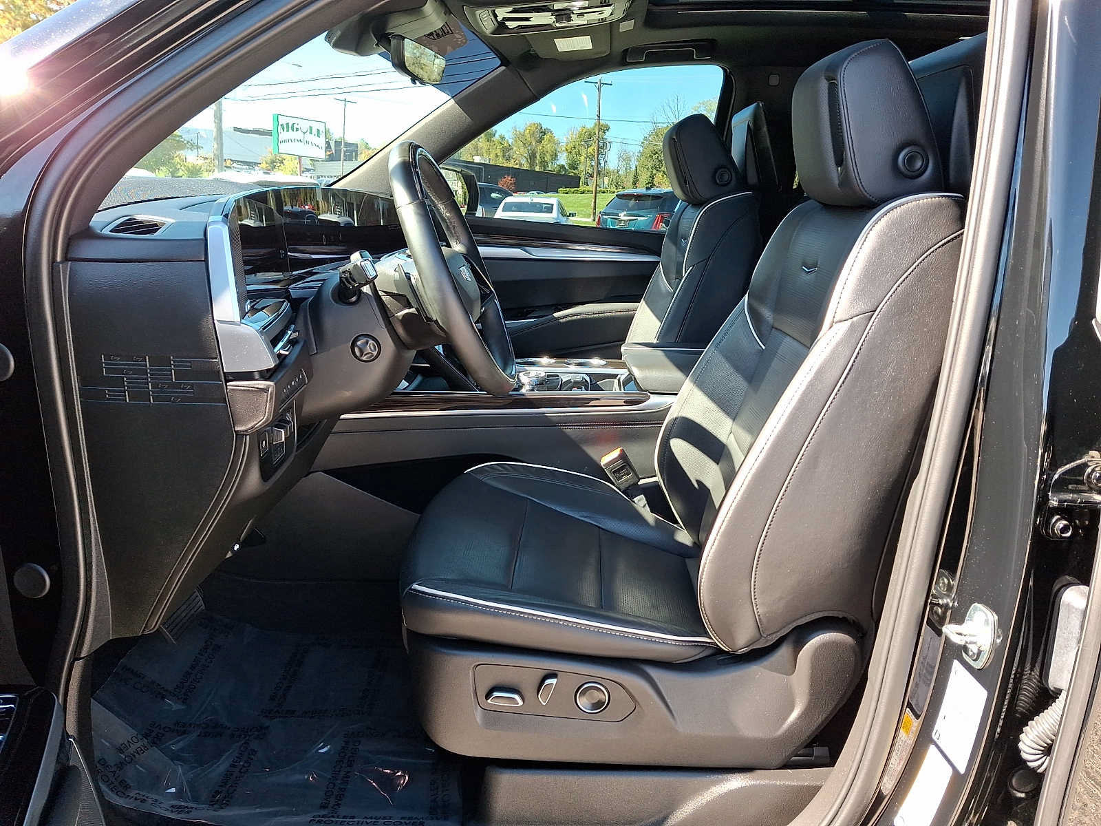 Certified 2025 Cadillac Escalade Premium Luxury w/ Touring Package AWD/4WD image 16