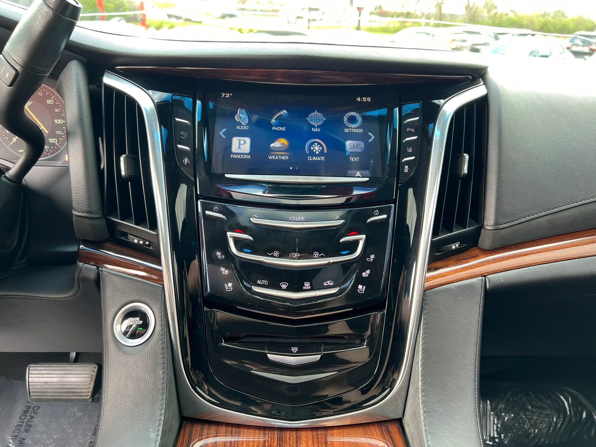 Used 2015 Cadillac Escalade Luxury image 17