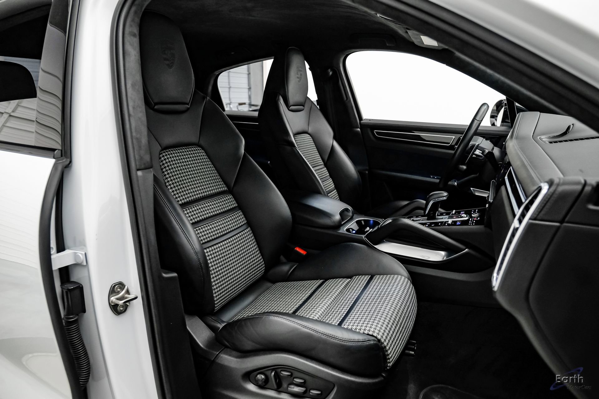 Used 2022 Porsche Cayenne Turbo image 49