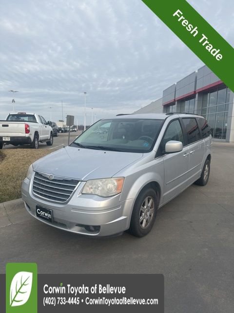 Used 2010 Chrysler Town & Country Touring image 8