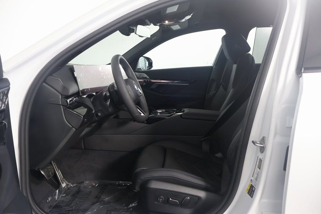 New 2026 BMW 550e xDrive w/ Executive Package image 5