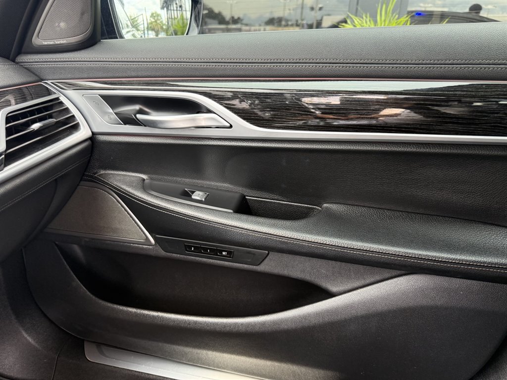 Used 2019 BMW 740i w/ M Sport Package RWD image 31