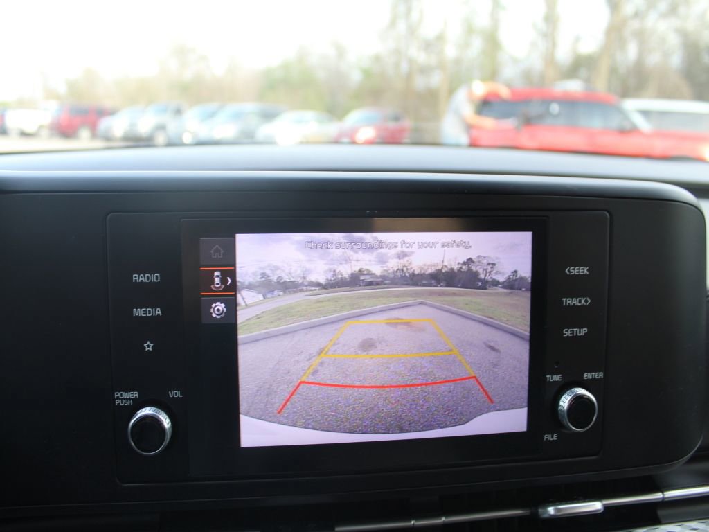 Used 2023 Kia Carnival LX image 5