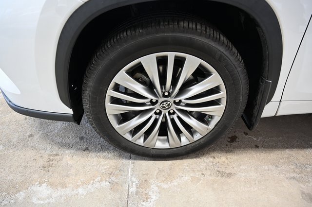 Used 2022 Toyota Highlander Platinum image 35