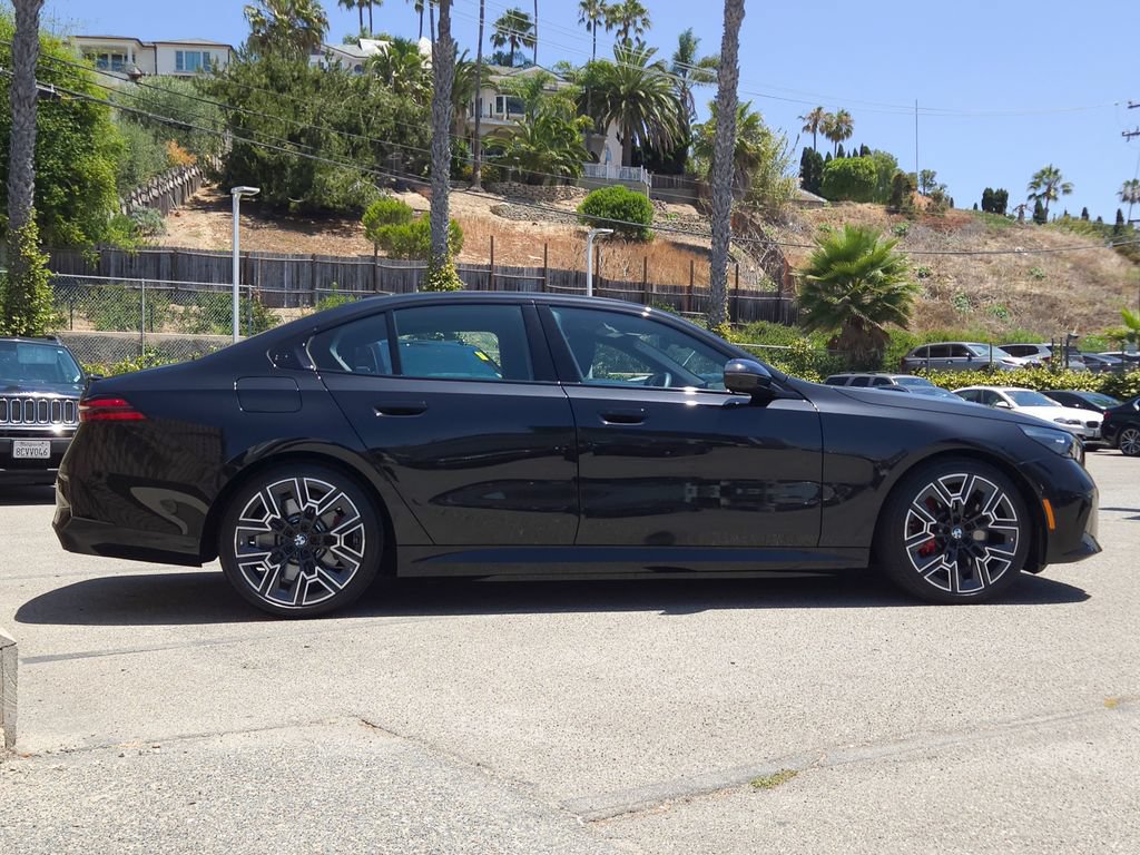 Used 2026 BMW 550e xDrive w/ Premium Package AWD/4WD image 4