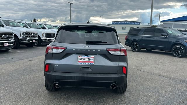 Certified 2022 Ford Escape SE w/ SE Sport Appearance Package image 4