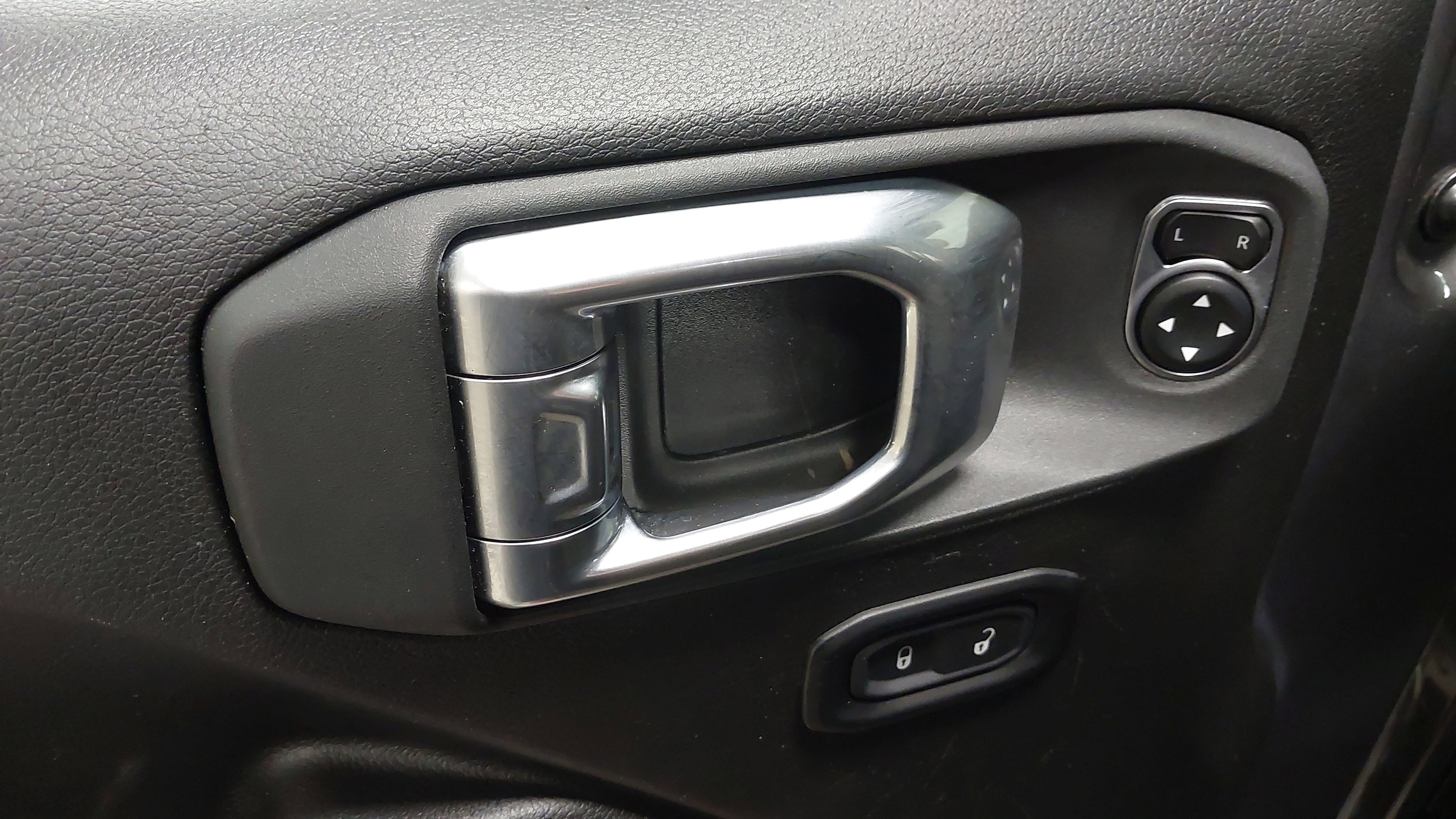 Used 2024 Jeep Gladiator Willys image 25