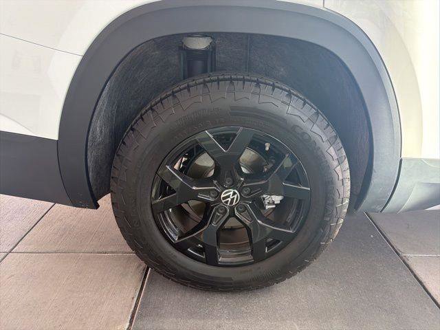 New 2024 Volkswagen Atlas Peak Edition SE AWD/4WD image 11