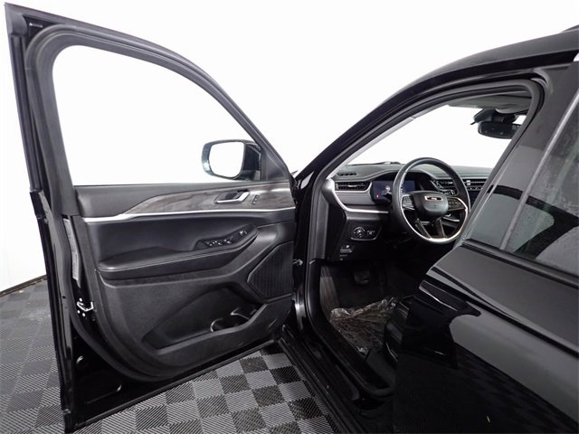 Used 2023 Jeep Grand Cherokee L Limited image 21