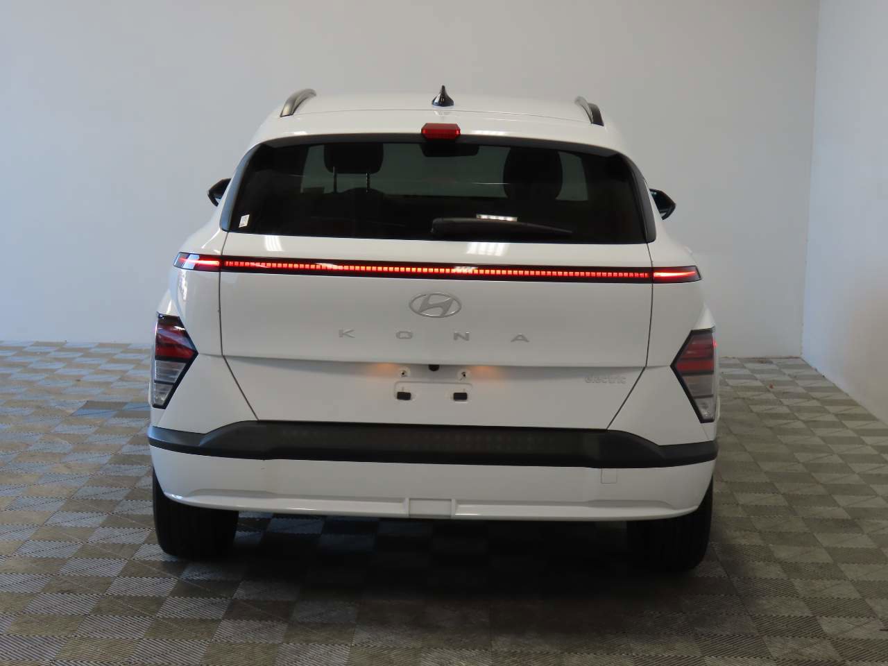 Used 2024 Hyundai Kona SEL image 4