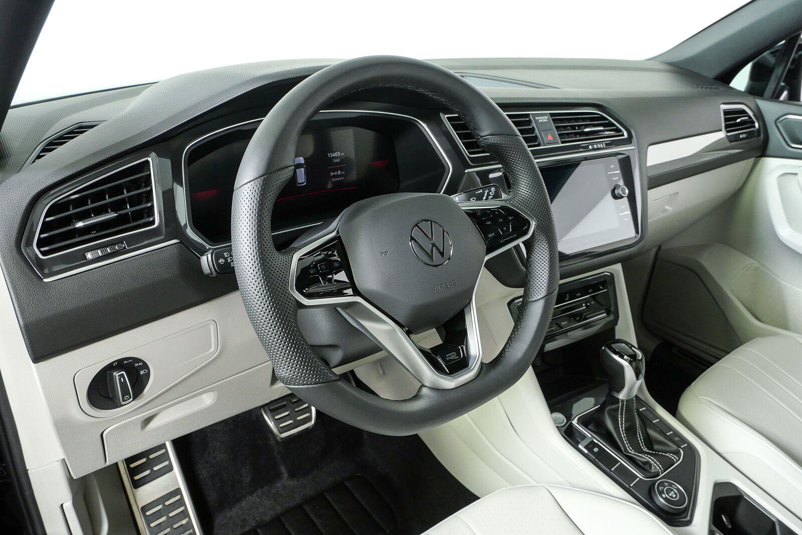 Certified 2024 Volkswagen Tiguan SE R-Line AWD/4WD image 6