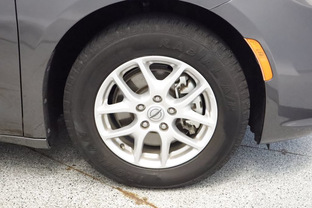 Certified 2023 Chrysler Pacifica Touring-L FWD image 14