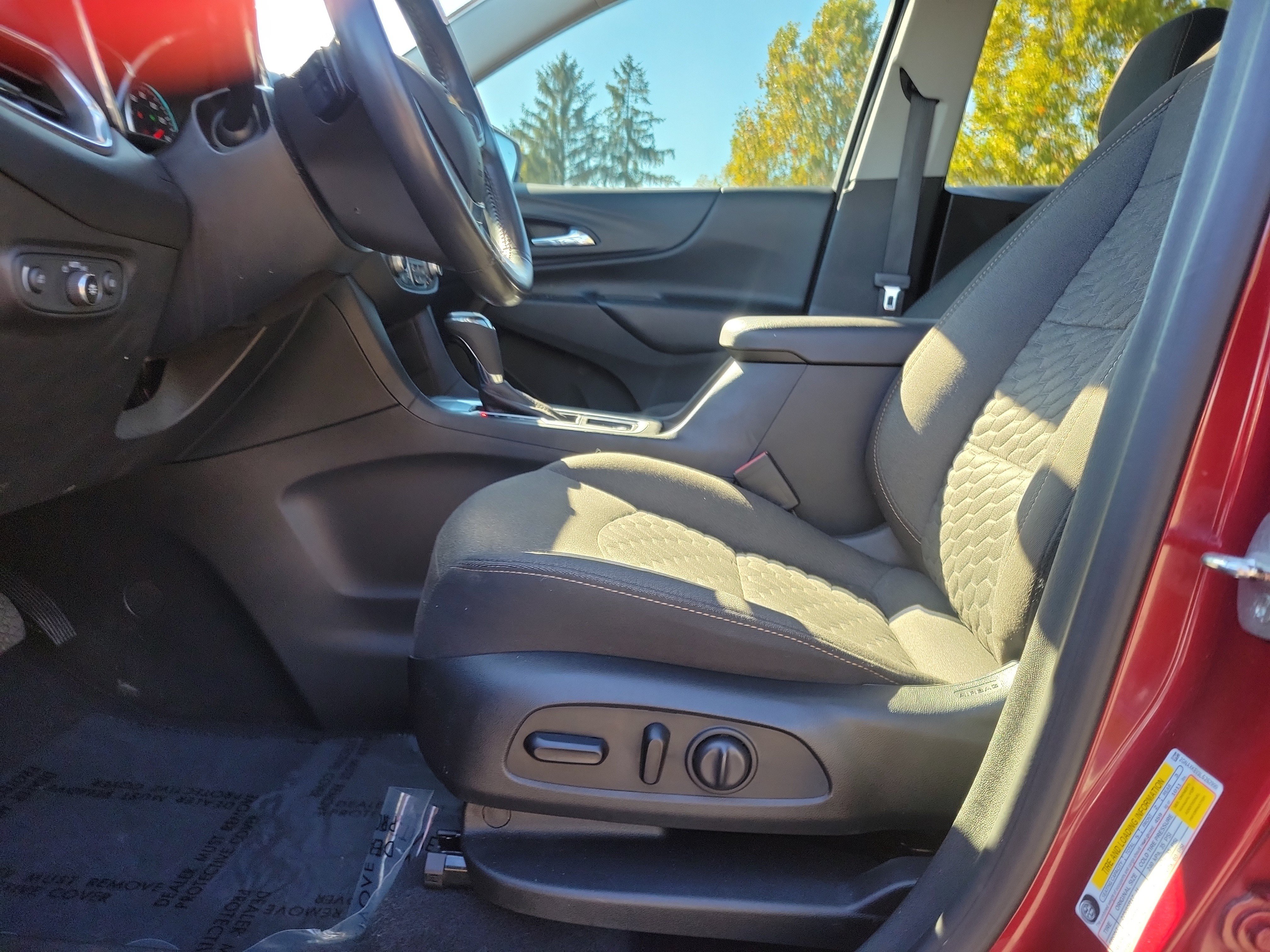 Used 2020 Chevrolet Equinox LT FWD image 16