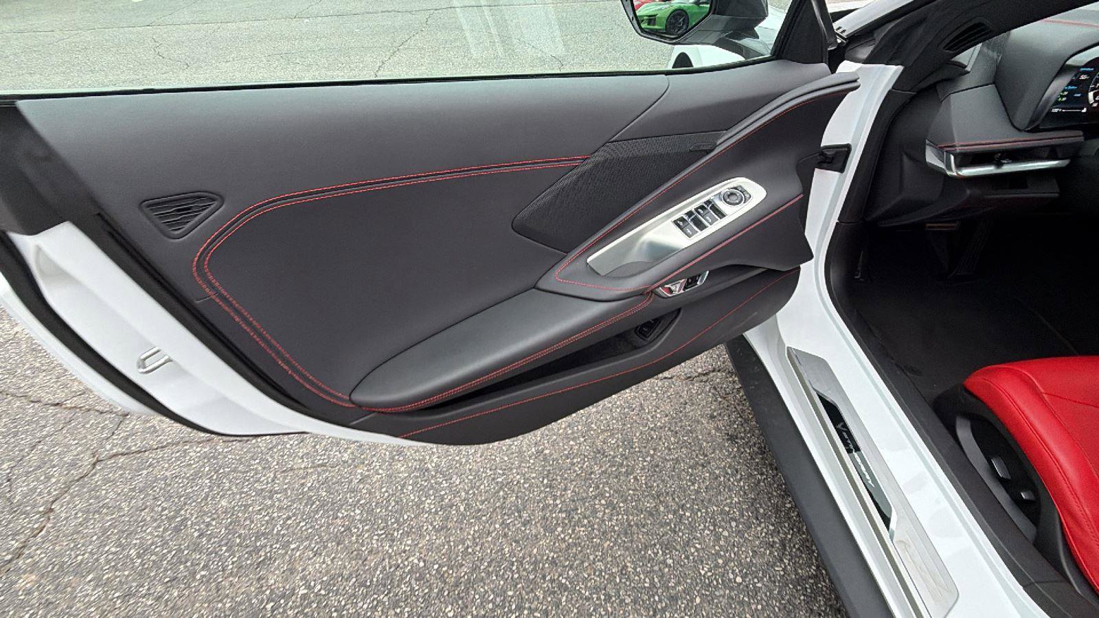 Used 2025 Chevrolet Corvette Stingray Convertible RWD image 12