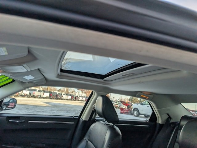 Used 2010 Chrysler 300 Limited image 9