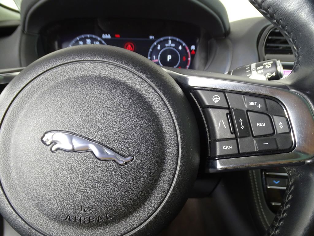 Used 2019 Jaguar F-PACE R-Sport image 28