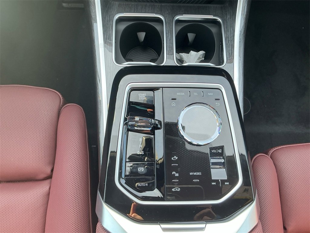 New 2026 BMW 750e xDrive image 11